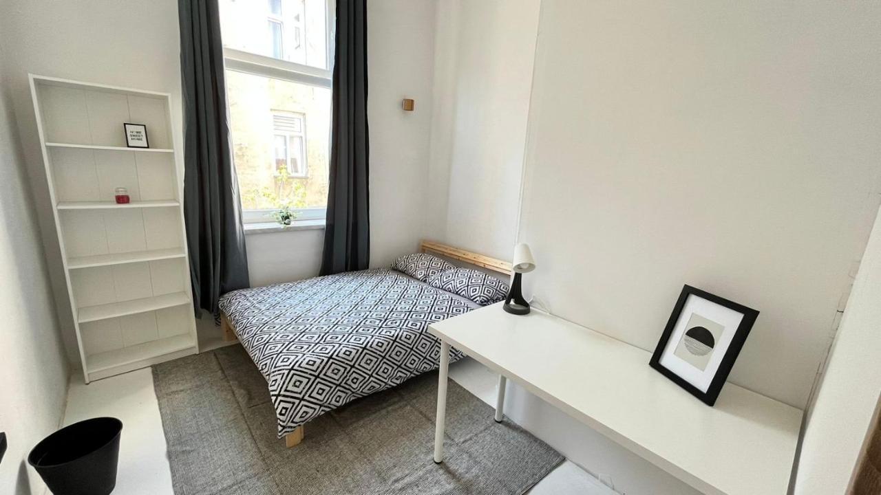 Nice Bedroom Near The Bus And Train Station 크라쿠프 외부 사진