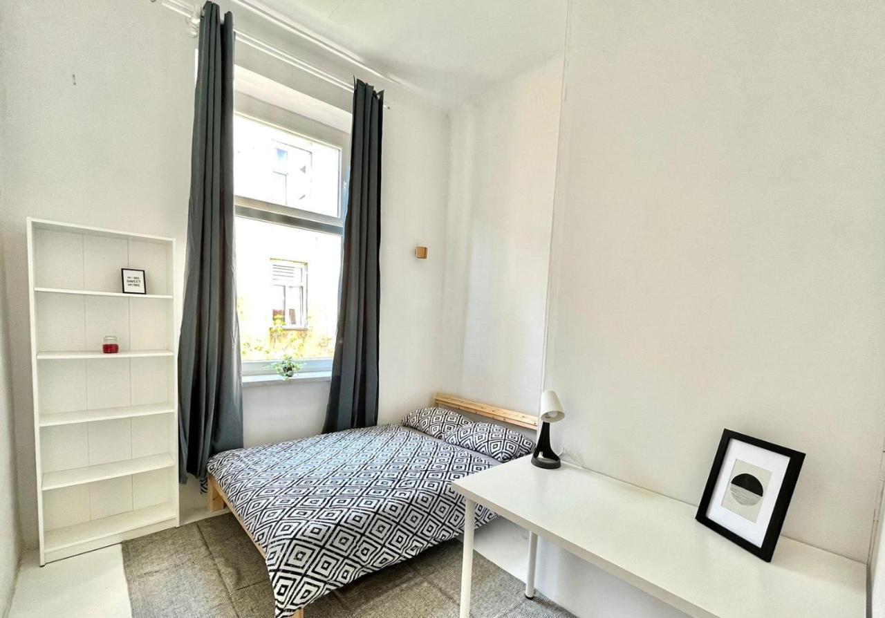 Nice Bedroom Near The Bus And Train Station 크라쿠프 외부 사진