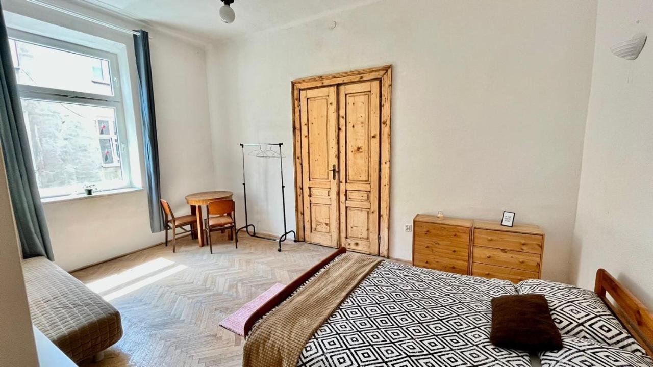 Nice Bedroom Near The Bus And Train Station 크라쿠프 외부 사진