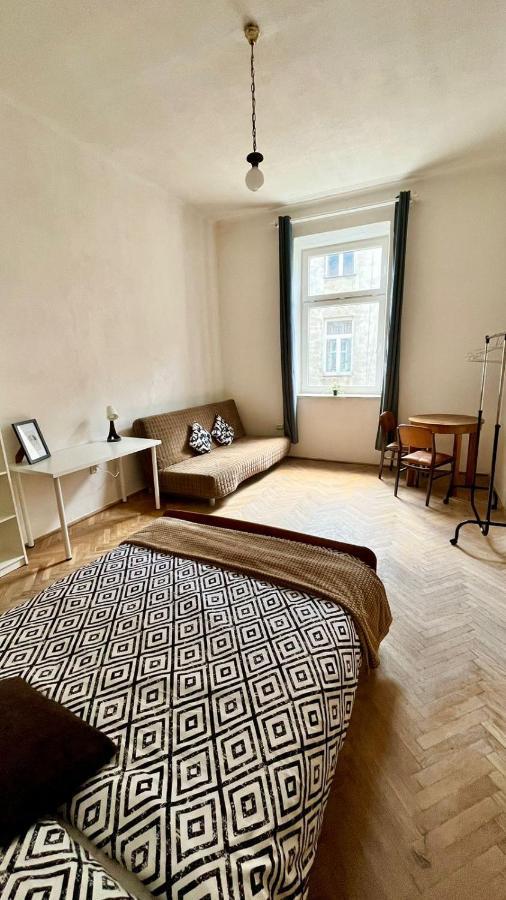 Nice Bedroom Near The Bus And Train Station 크라쿠프 외부 사진