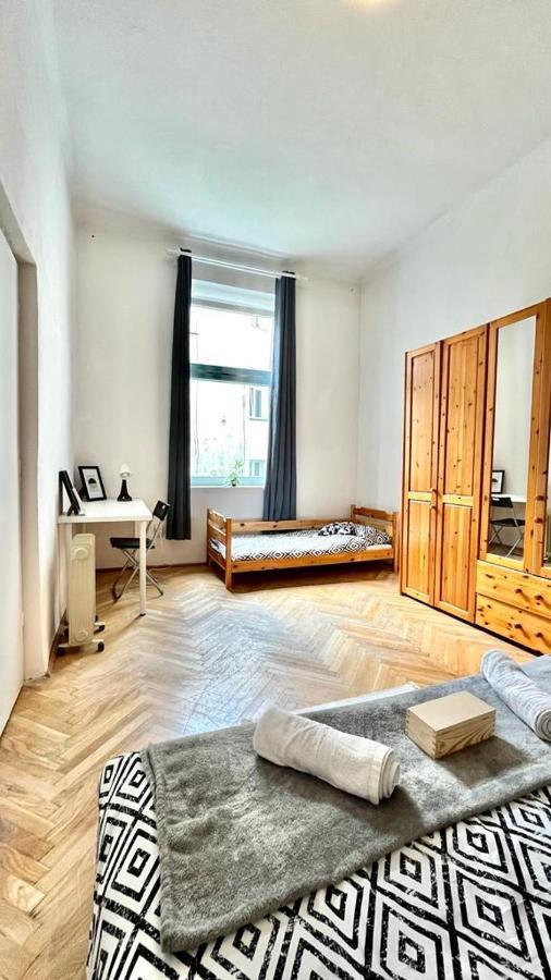 Nice Bedroom Near The Bus And Train Station 크라쿠프 외부 사진